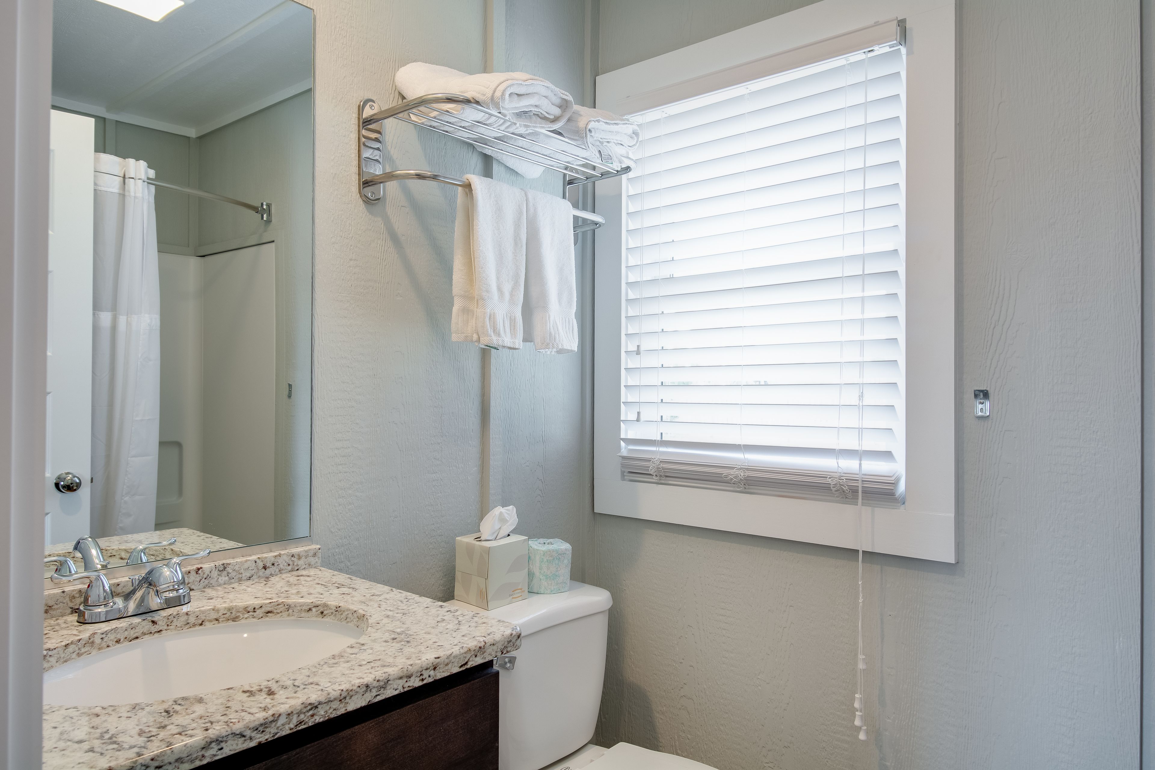 standard room, 1 king bed | bathroom | free toiletries, towels