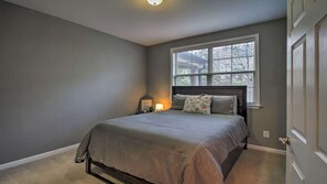 3 habitaciones, tabla de planchar con plancha, wifi y ropa de cama 
