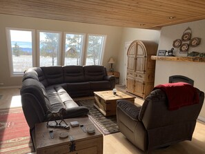 Smart TV, fireplace, Hulu, DVD player