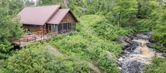 TIOGA FALLS CABIN: Veldig bortgjemt! Fosser! 80 dekar, kjæledyr velkommen!