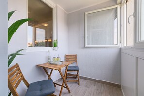 Dining - NEW! Apartment Alley near Bus Station (Pula)