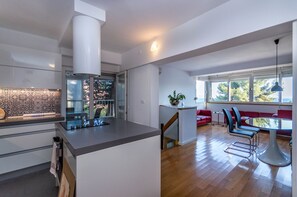 Kühlschrank, Mikrowelle, Ofen, Geschirrspüler