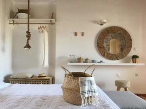 5 bedrooms, premium bedding, individually decorated - Paros Holiday Villa Alyki (Paros)