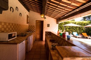 冰箱、微波炉、烤箱、炉灶