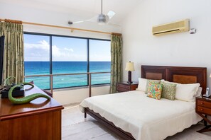 3 chambres, coffres-forts dans les chambres, fer et planche à repasser