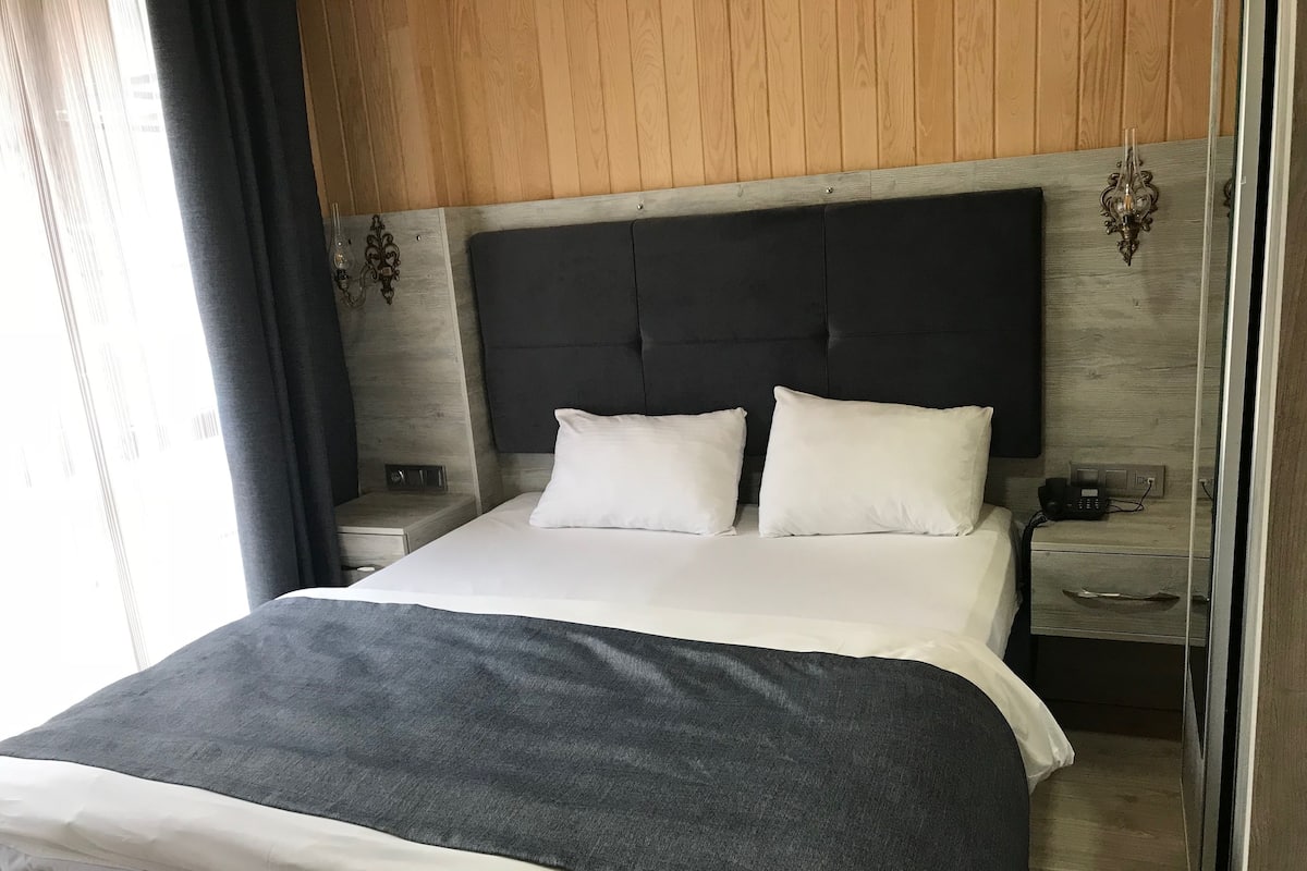 Chambre avec lits jumeaux, fumeurs, vue lac | Literie hypoallergénique, Wi-Fi gratuit, draps fournis