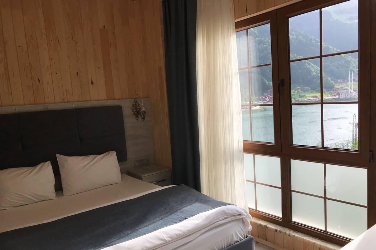 Chambre avec lits jumeaux, vue lac | Literie hypoallergénique, Wi-Fi gratuit, draps fournis