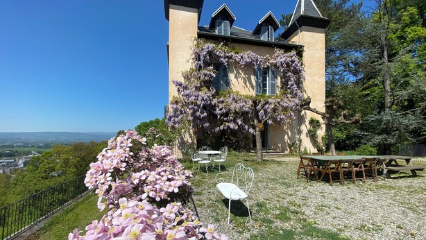 A building with a garden, outdoor seating, and a view of the landscape. - Château des Tours, panoramic view, the charm of a large family home. (Ayse)