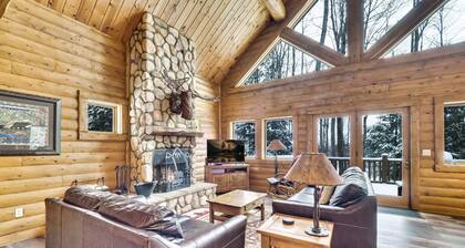 2 Bedroom with an enclosed LOFT! Plus, a Newly Installed Hot Tub! Sleeps 8