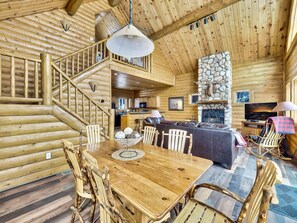 Dining - 2 Bedroom with an enclosed LOFT! Plus, a Newly Installed Hot Tub! Sleeps 8 (Boyne Falls)