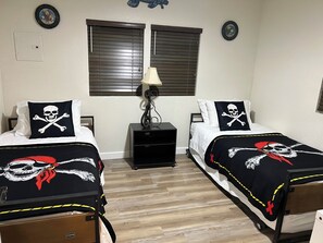 2 多间卧室、旅行婴儿床、免费 WiFi、床单