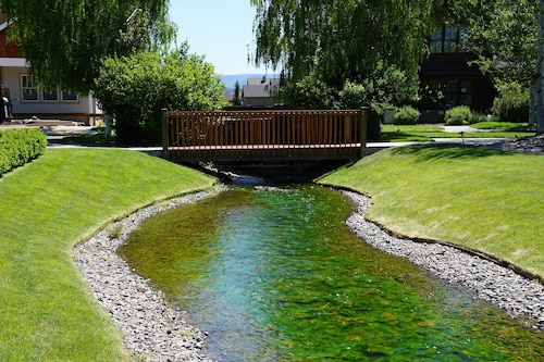 Pool, In Pine Meadows, 1 Level Cottage, Garage, 1 Blk to Town, Popular for Years