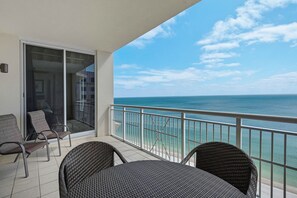 Terrace/patio - Beachfront 2 KingBeds, Free Beach Service, Tony Hobbs, Owner 1104-1204-1804-1904 (Pensacola)