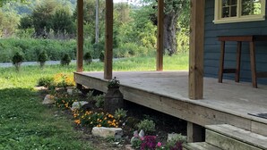 A wooden porch with steps leading to a house. - Country Cottage Hideaway near Lynchburg  (Fayetteville)