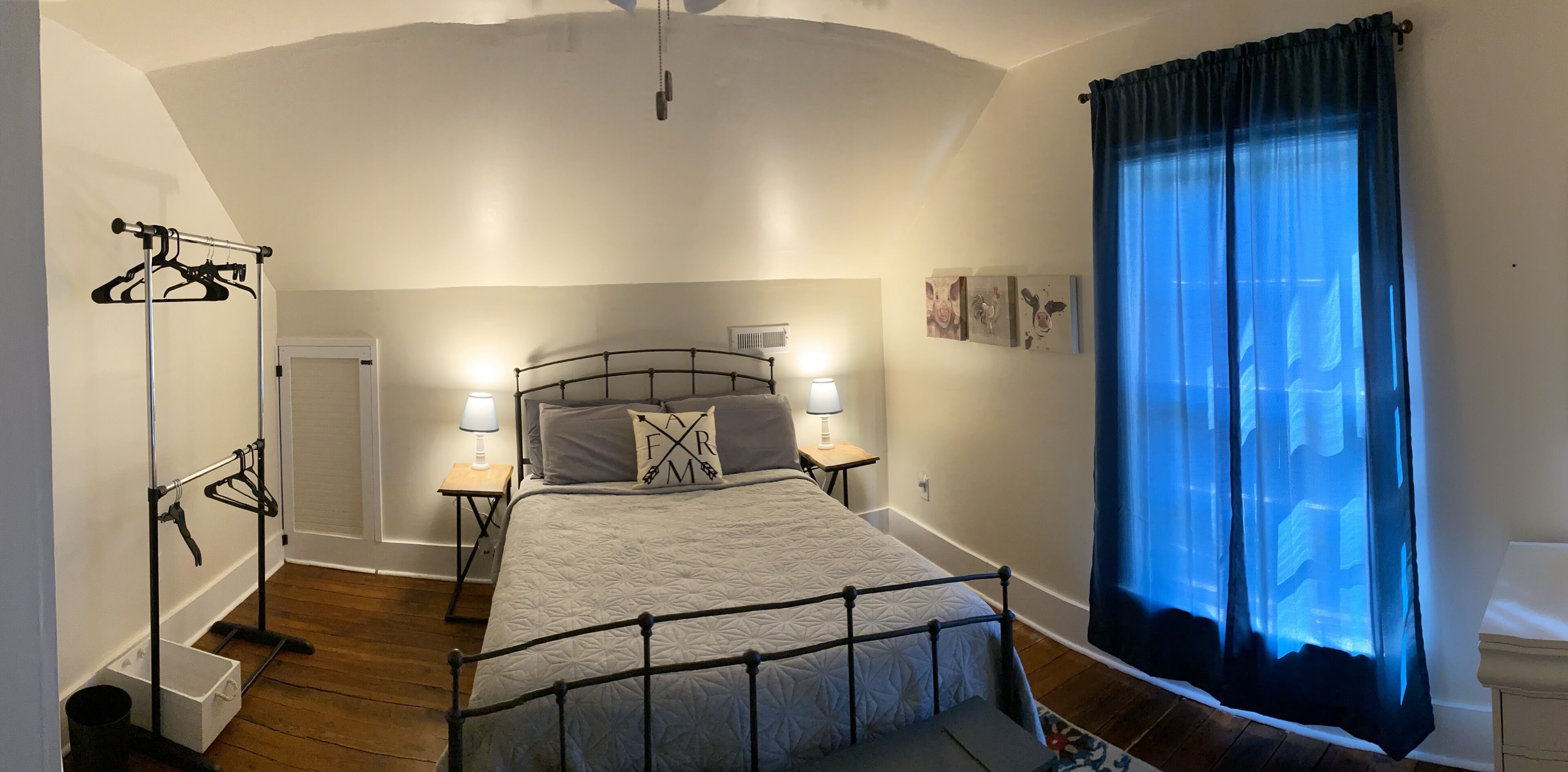 3 slaapkamers, een strijkplank/strijkijzer, wifi, beddengoed