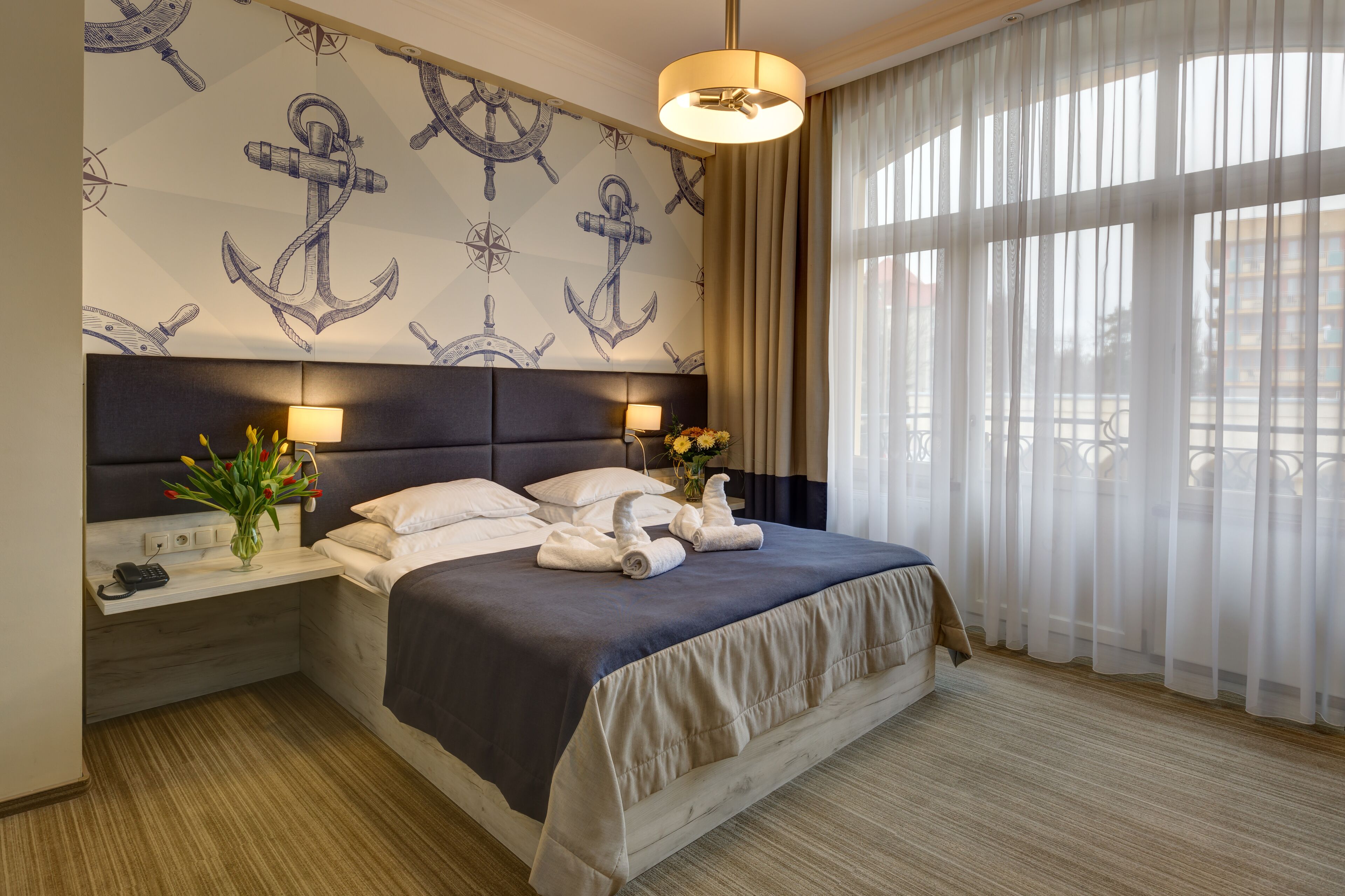 Phòng đôi Deluxe | Két bảo mật tại phòng, trang bị nội thất với thiết kế riêng biệt 