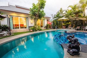 5-Bedroom Pool Villa  | ลานระเบียง/นอกชาน