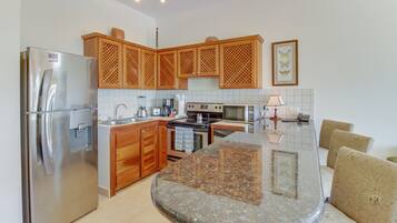 Kondo Deluks, 2 kamar tidur, Bebas Asap Rokok | Dapur pribadi | Lemari es besar, microwave, oven, dan kompor