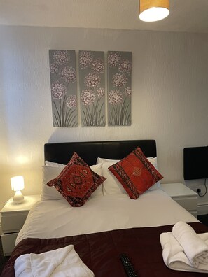 Iron/ironing board, bed sheets
