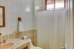 Deluxe Condo, 3 Bedrooms, Non Smoking | Bathroom