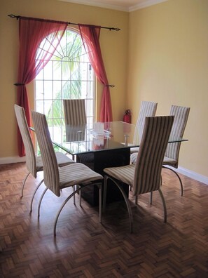 In-room dining - Columbus Heights Baywatch (Ocho Rios)