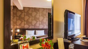 Suite Affaires, 1 trÚs grand lit | Minibar, coffres-forts dans les chambres, bureau, chambres insonorisées