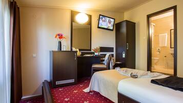 Comfort Single Room, 1 Large Twin Bed, Balcony | Minibar, in-room safe, desk, soundproofing