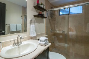 Ducha y artículos de higiene personal gratuitos