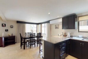 Appartement Confort, 1 chambre, non-fumeur | Restauration dans la chambre