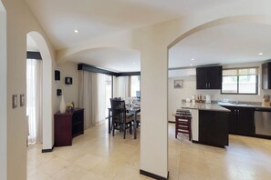 Comfort Apartment, 1 Bedroom, Non Smoking | Private kitchen | Full-sized fridge, microwave, oven, stovetop