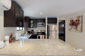 Comfort Apartment, 1 Bedroom, Non Smoking | Private kitchen | Full-sized fridge, microwave, oven, stovetop