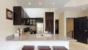 Private kitchen - The Cove 4 at Playa Ocotal (Sardinal)