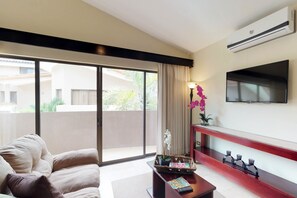 Comfort Apartment, 2 Bedrooms, Non Smoking | Living area