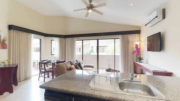 Apartemen Comfort, 2 kamar tidur, Bebas Asap Rokok | Dapur pribadi | Lemari es besar, microwave, oven, dan kompor