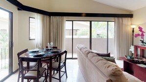 In-room dining - The Cove 4 at Playa Ocotal (Sardinal)
