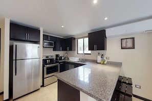 Apartamento Confort, 1 habitación, no fumadores | Cocina privada | Frigorífico grande, microondas, placa de cocina y lavavajillas