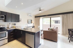 Comfort Apartment, 2 Bedrooms, Non Smoking | Private kitchen