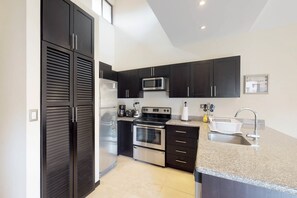 Comfort Apartment, 2 Bedrooms, Non Smoking | Private kitchen