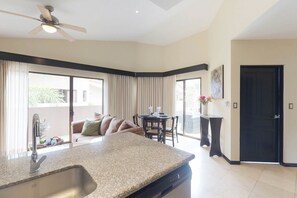 Comfort Apartment, 2 Bedrooms, Non Smoking | Private kitchen