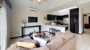 Comfort Apartment, 2 Bedrooms, Non Smoking | Living area