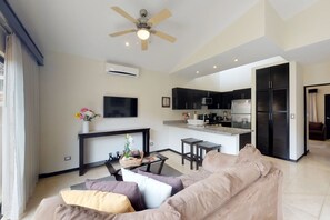 Comfort Apartment, 2 Bedrooms, Non Smoking | Living area