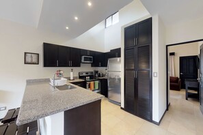 Comfort Apartment, 2 Bedrooms, Non Smoking | Private kitchen