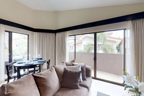Comfort Apartment, 2 Bedrooms, Non Smoking | Living area