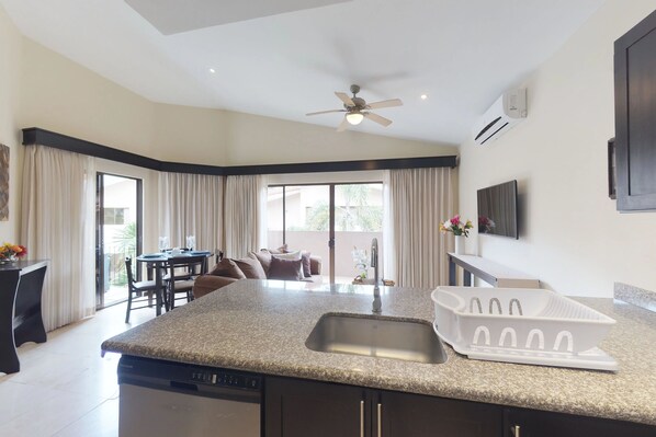 Comfort Apartment, 2 Bedrooms, Non Smoking | Private kitchen