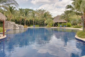Kolam renang outdoor
