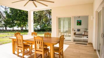 House, Ensuite, Sea View (1D) | Living area