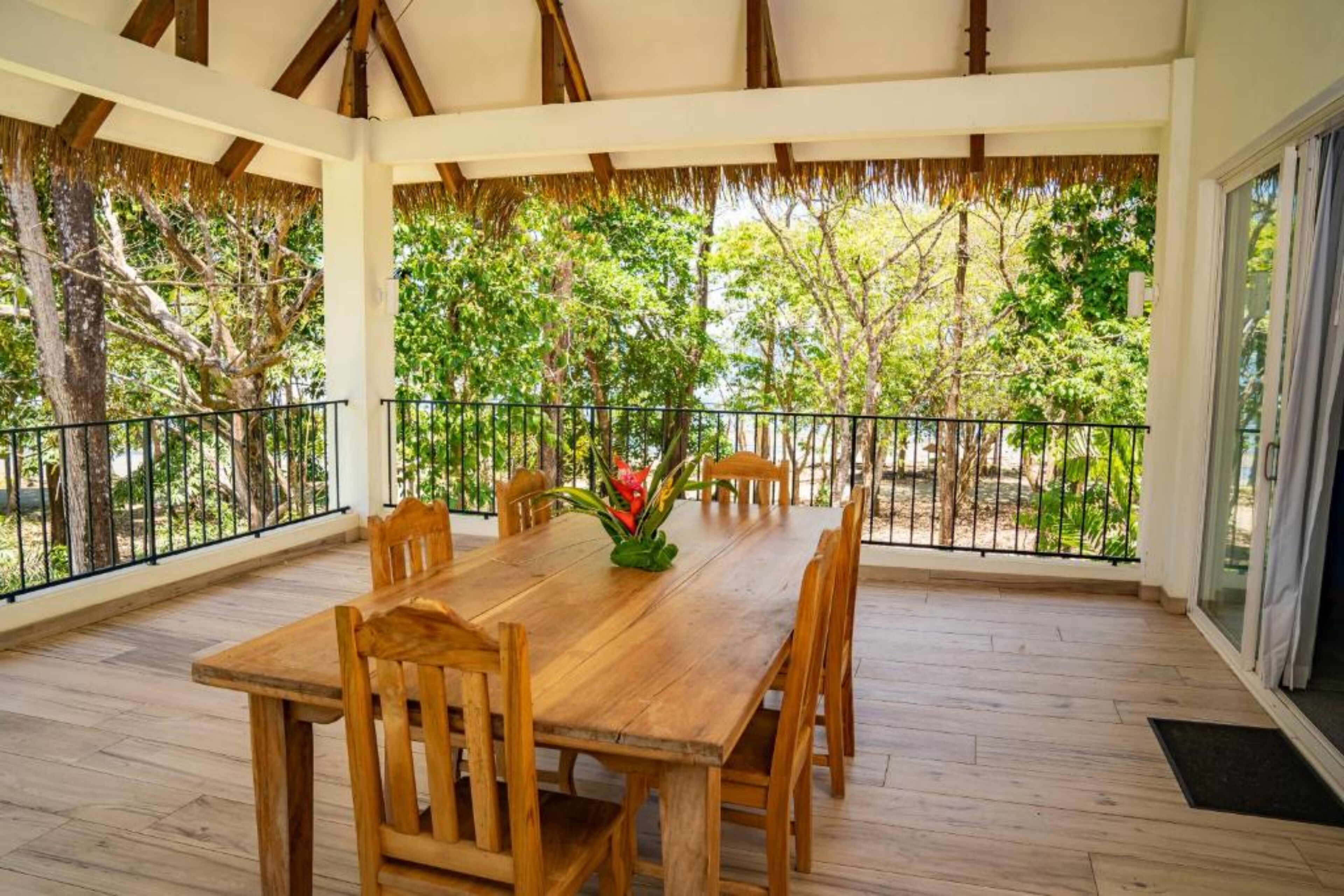 Deluxe House, Private Bathroom, Sea View (1B) | Living area | Smart TV