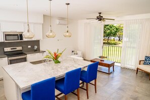 Hus – deluxe, privat bad, sjøutsikt (1B) | Eget kjøkken | Kjøleskap, mikrobølgeovn, kaffetrakter/tekoker og vannkoker