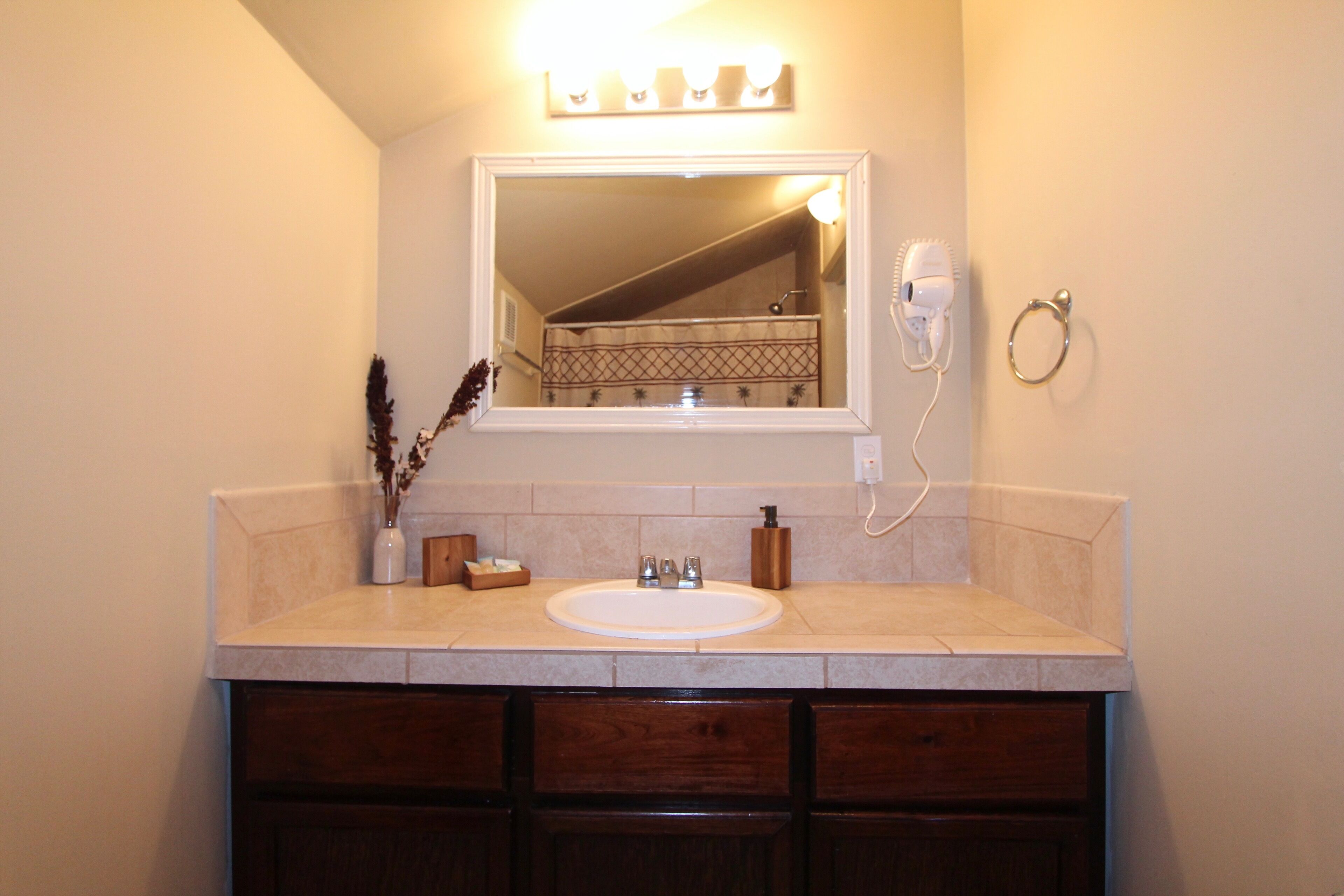 deluxe loft | bathroom | rainfall showerhead, free toiletries, towels