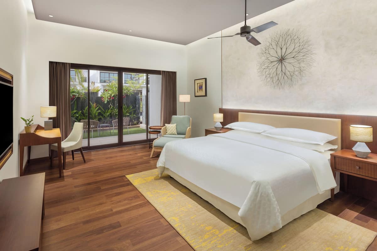 Room, 1 King Bed (Guest, Garden Access) | 1 bedroom, Select Comfort beds, in-room safe, individually furnished